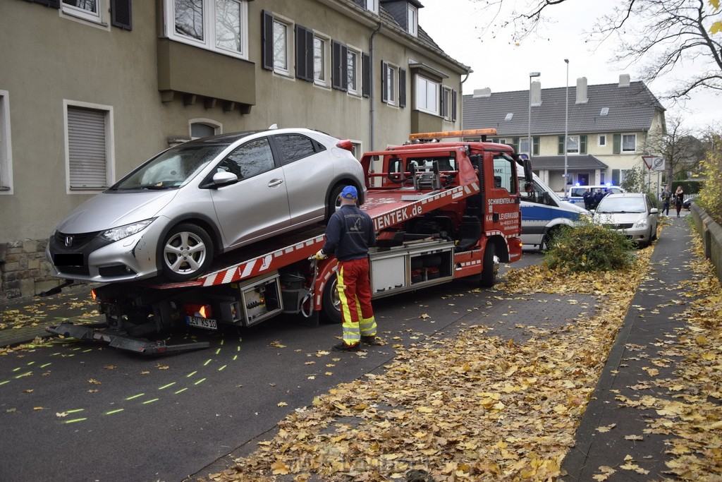 VU PKW gegen Hauswand Leverkusen Wiesdorf Kaiserstr P23.JPG - Miklos Laubert